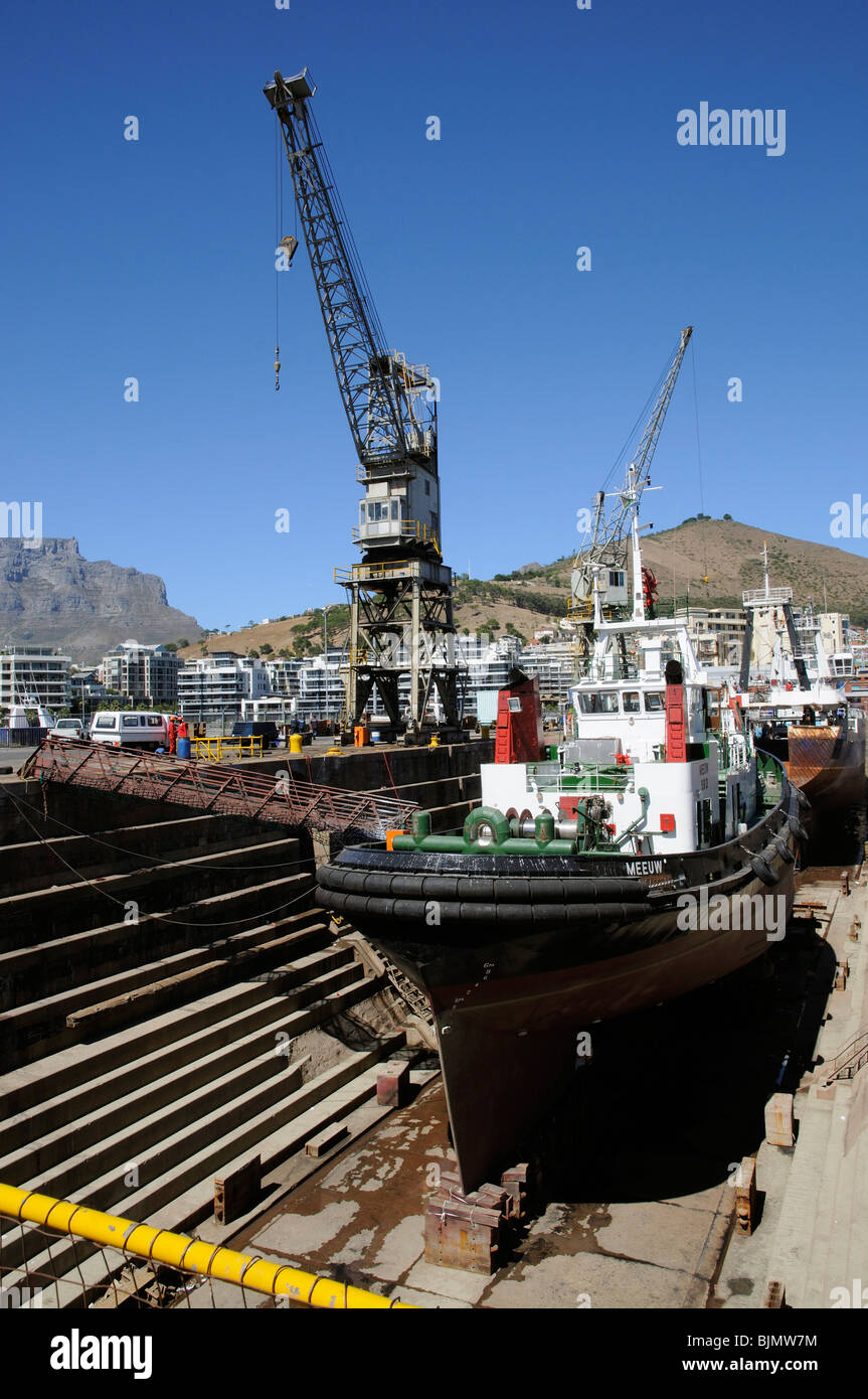 Una efectiva Observatorio meditación Dry Dock operado por una división de ingeniería Hesper Novatech en la  costanera de Puerto de Ciudad del Cabo Sudáfrica Fotografía de stock - Alamy