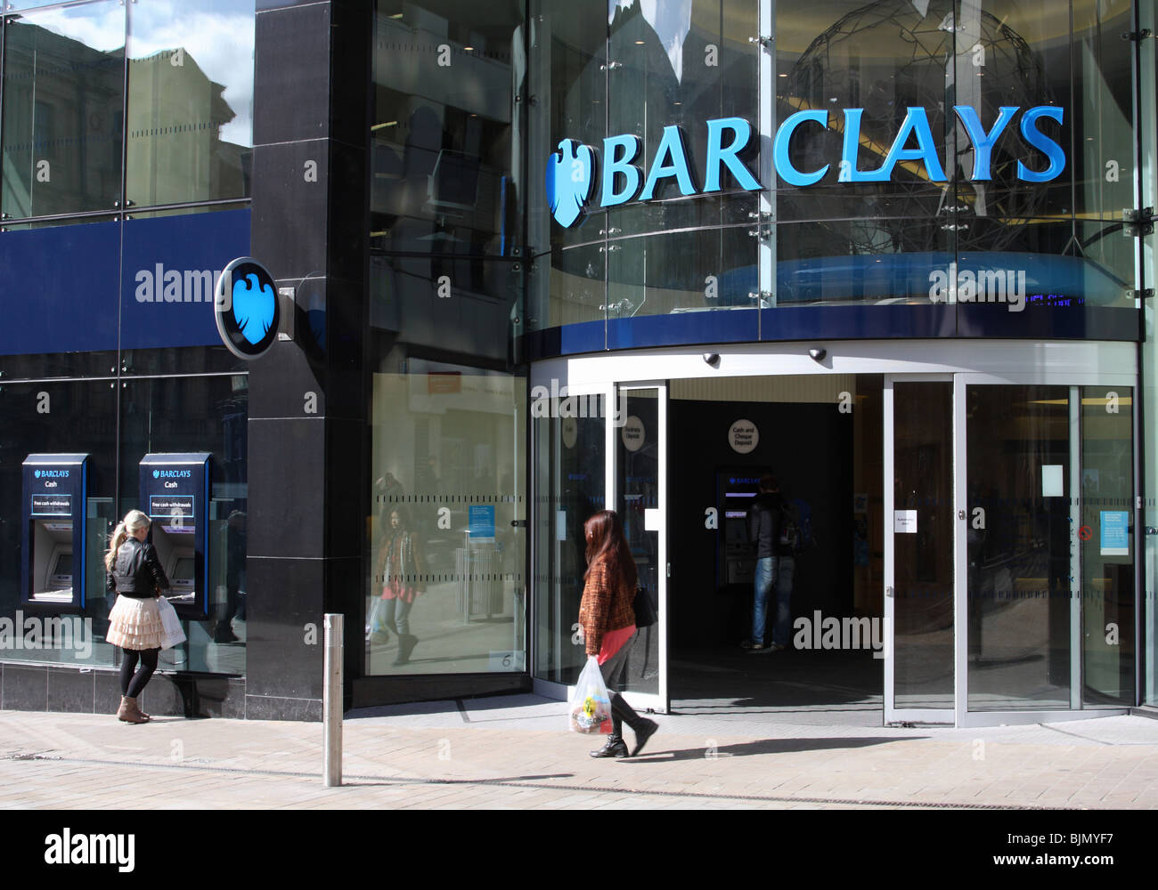 Un banco Barclays en Leeds, Inglaterra, Reino Unido. Foto de stock