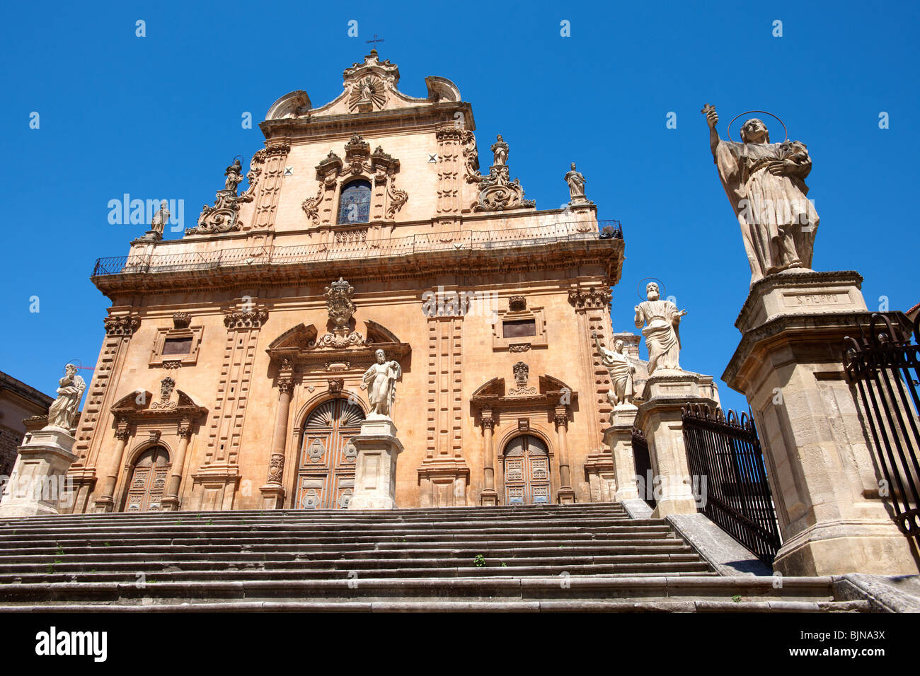 La iglesia barroca siciliana de San Pietro. , Modica, Sicilia Foto de stock