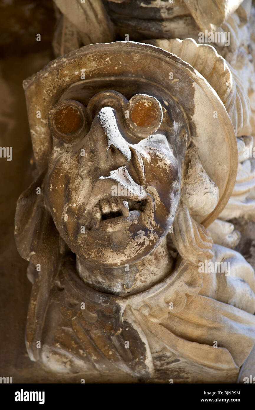 El Palazzo Cosentini barrocos esculpidos grotesco balcón sobre ménsulas, Ragusa Ibla, Sicilia Foto de stock