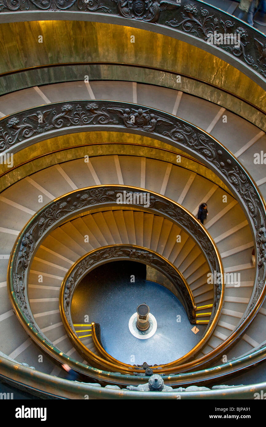 Roma, Ciudad del Vaticano, Museos Vaticanos, escalera de caracol Giuseppe Momo Foto de stock