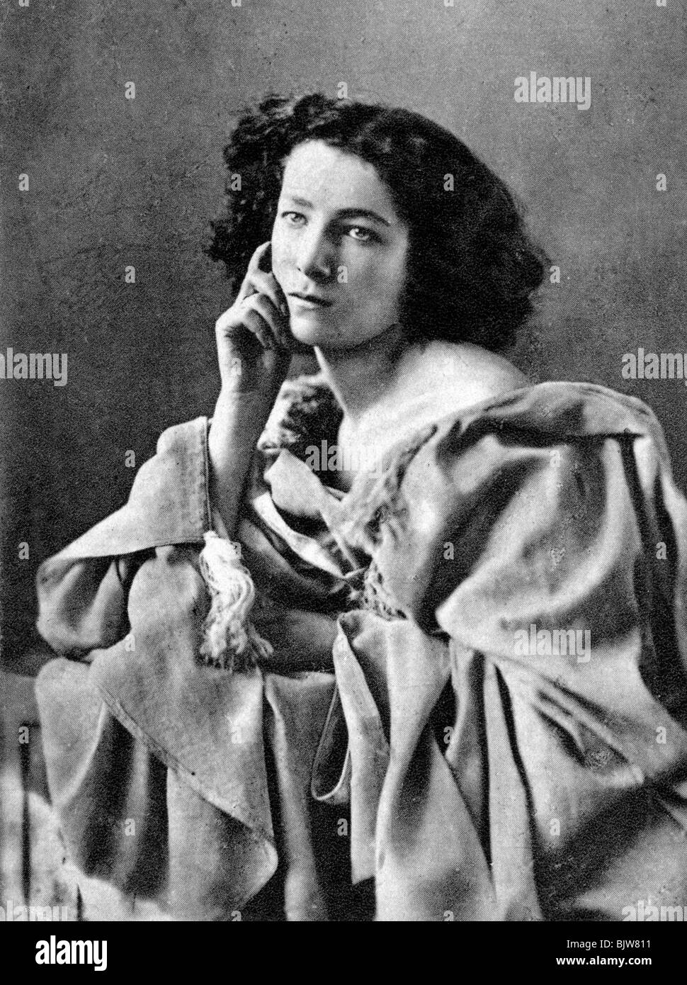 Sarah Bernhardt, la actriz francesa, 1869. Artista: Desconocido Foto de stock