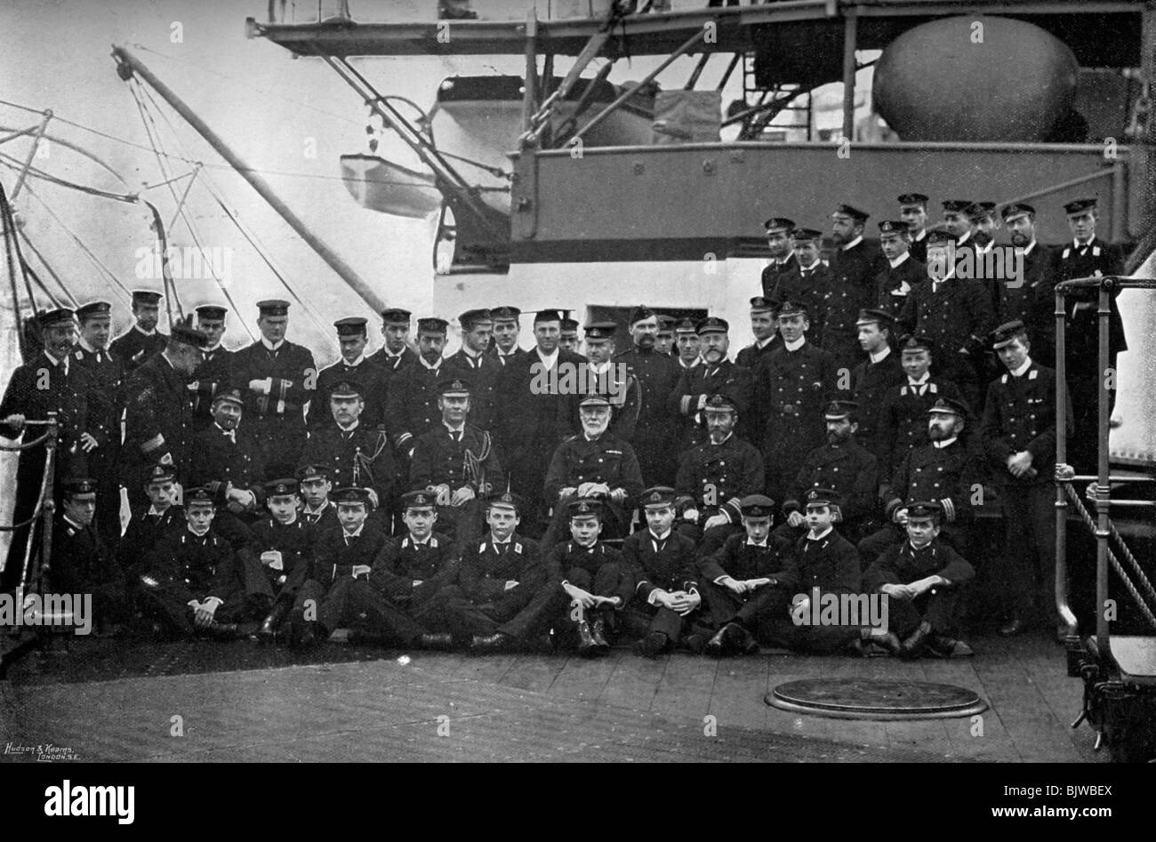 El almirante Lord Walter Kerr y sus oficiales en el quarterdeck de su buque insignia, el HMS 'Majestic', 1896.Artista: Gregory & Co Foto de stock
