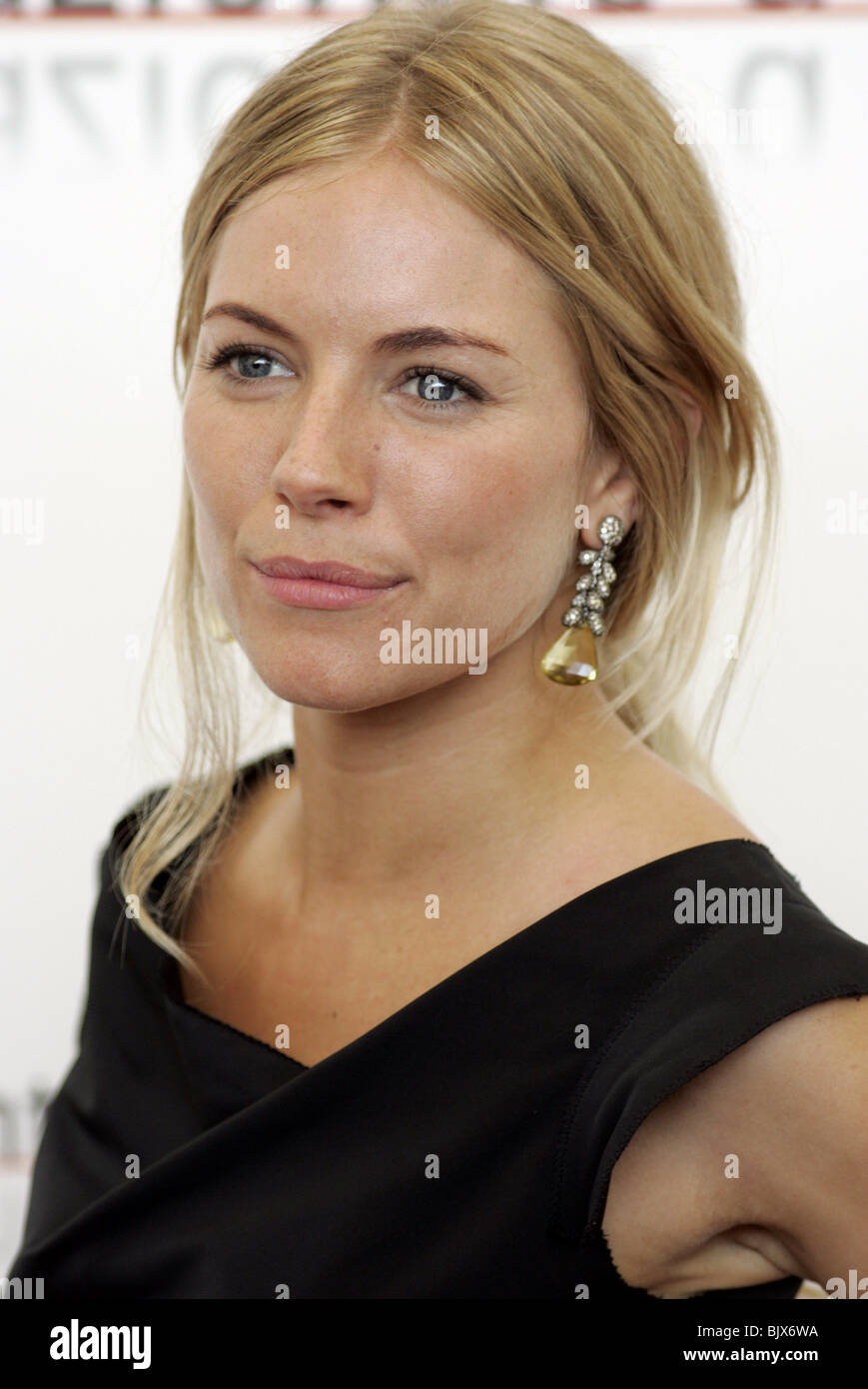 SIENNA MILLER CASANOVA PHOTOCALL. FI Venecia Lido Casino Venecia Italia 03 de septiembre de 2005 Foto de stock