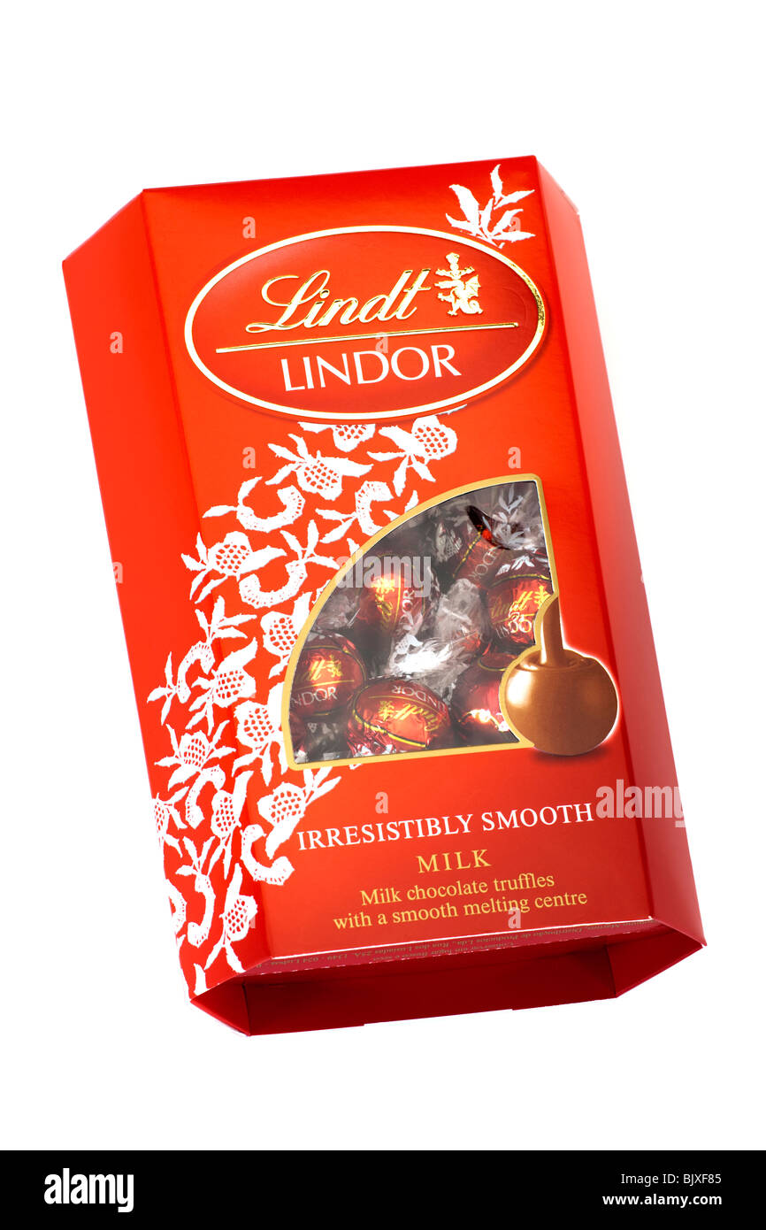 Caja roja de Lindt Lindor trufas de chocolate Fotografía de stock - Alamy