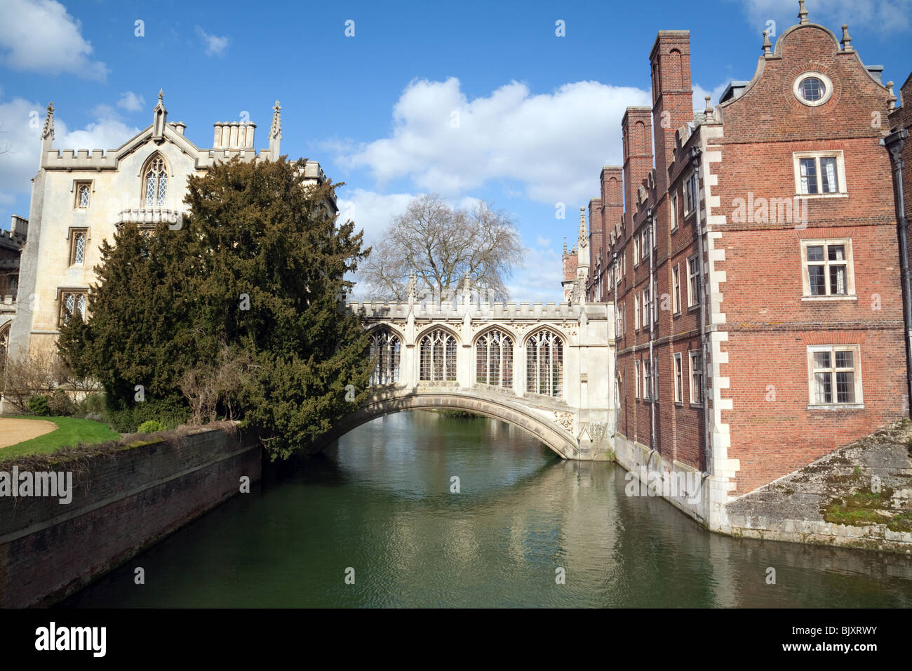 El Puente de los Suspiros sobre el río Cam, St Johns College, Universidad de Cambridge, Reino Unido Foto de stock
