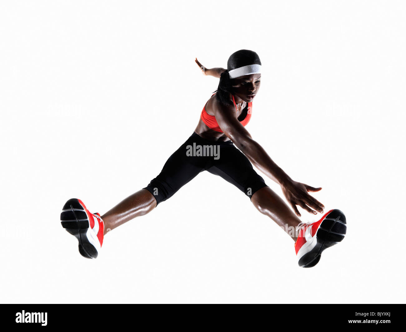 Estiramiento de la atleta femenina Foto de stock