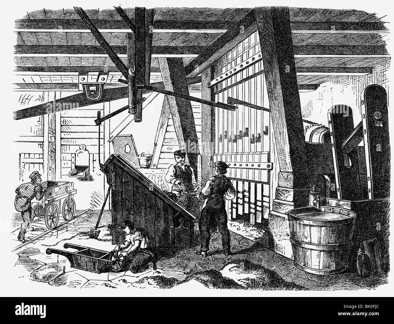 Minería, minería de mineral, molino de sello seco, grabado en madera, 'Buch der Erfindungen', publicado por Otto Spamer, Leipzig, 1872, , Foto de stock
