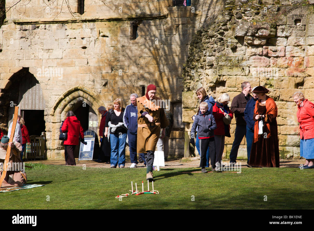 Los juegos tradicionales en la 800ª Santo celebraciones Knaresborough Yorkshire Foto de stock