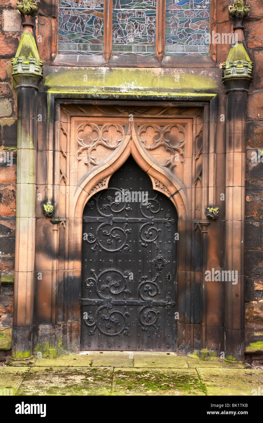 La puerta de la iglesia parroquial de Cheshire Nantwich Foto de stock