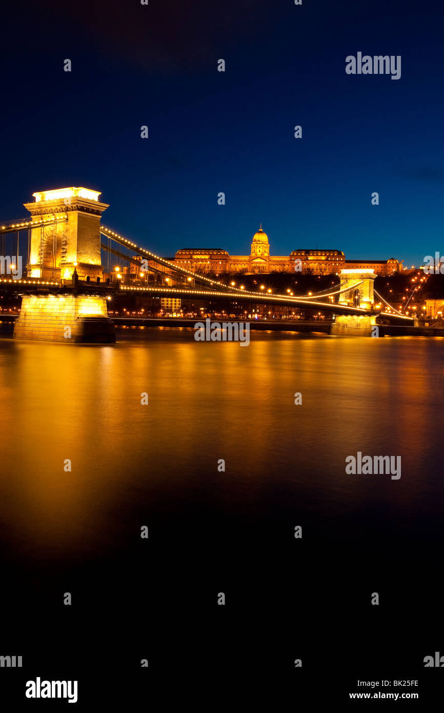 Budapest, la noche, el Danubio, el río, Hungría Foto de stock