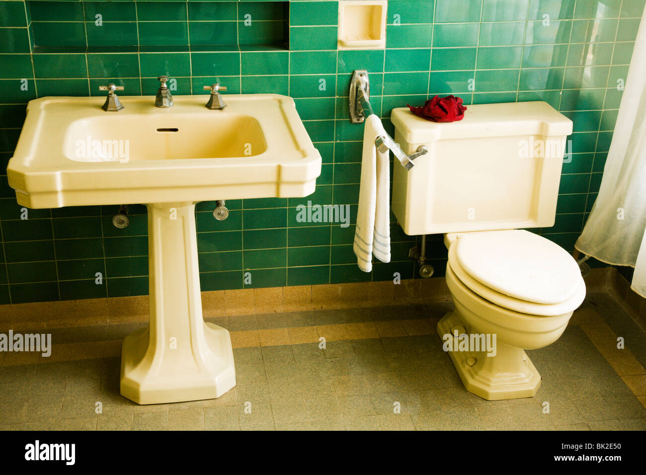 Toilet in vietnam fotografías e imágenes de alta resolución - Alamy