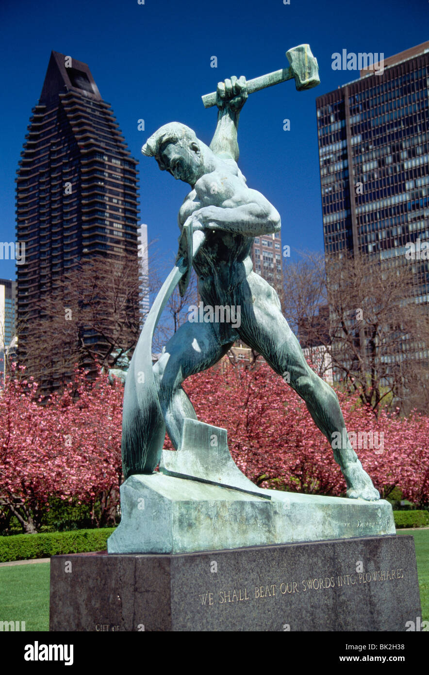 Estatua de la paz mundial, los jardines de la ONU, en la ciudad de