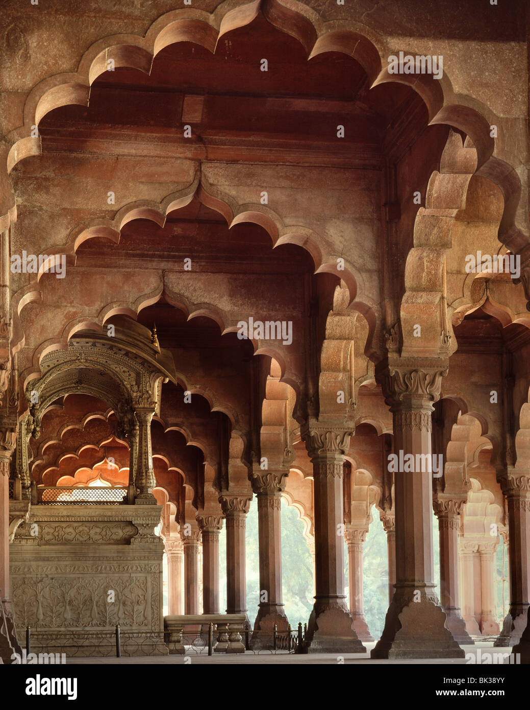 El trono de Akbar, la fortaleza roja, Sitio del Patrimonio Mundial de la UNESCO, Nueva Delhi, India, Asia Foto de stock
