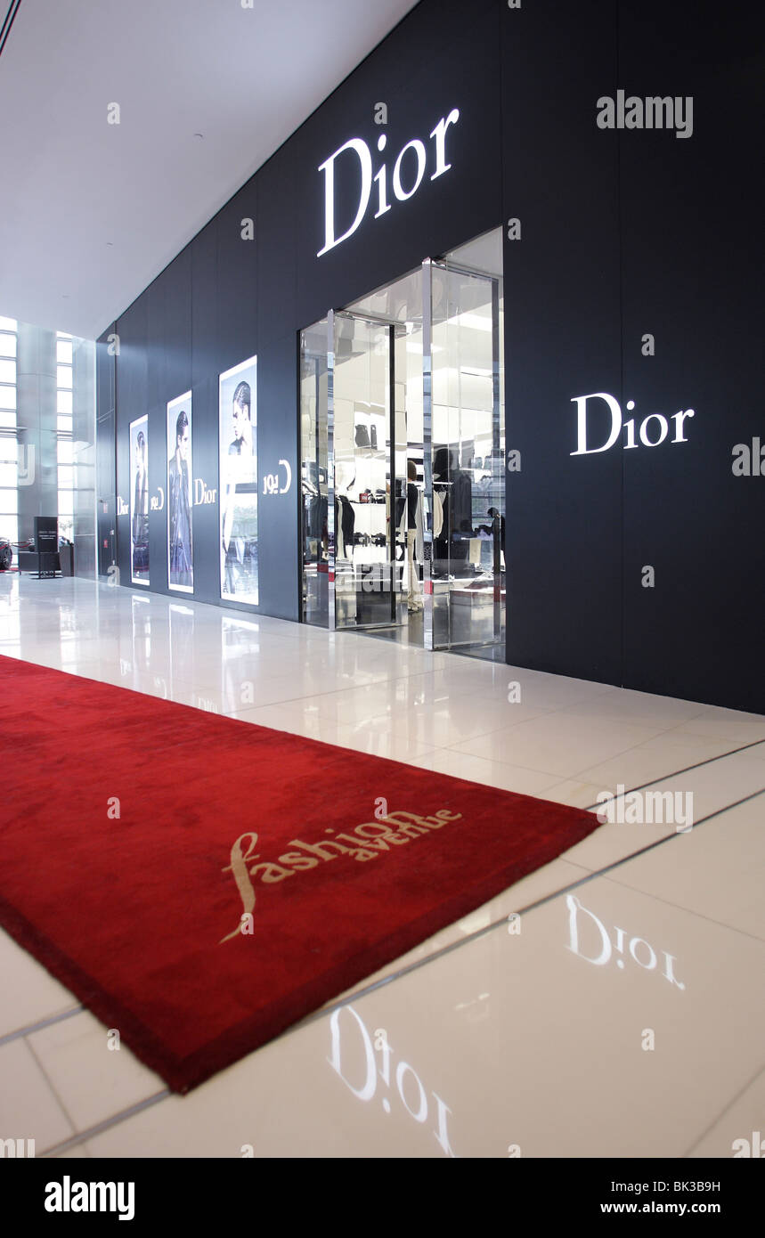 Dior tienda en la Avenida de la moda del centro comercial Dubai Mall, Dubai, Emiratos Árabes Unidos. Foto de stock
