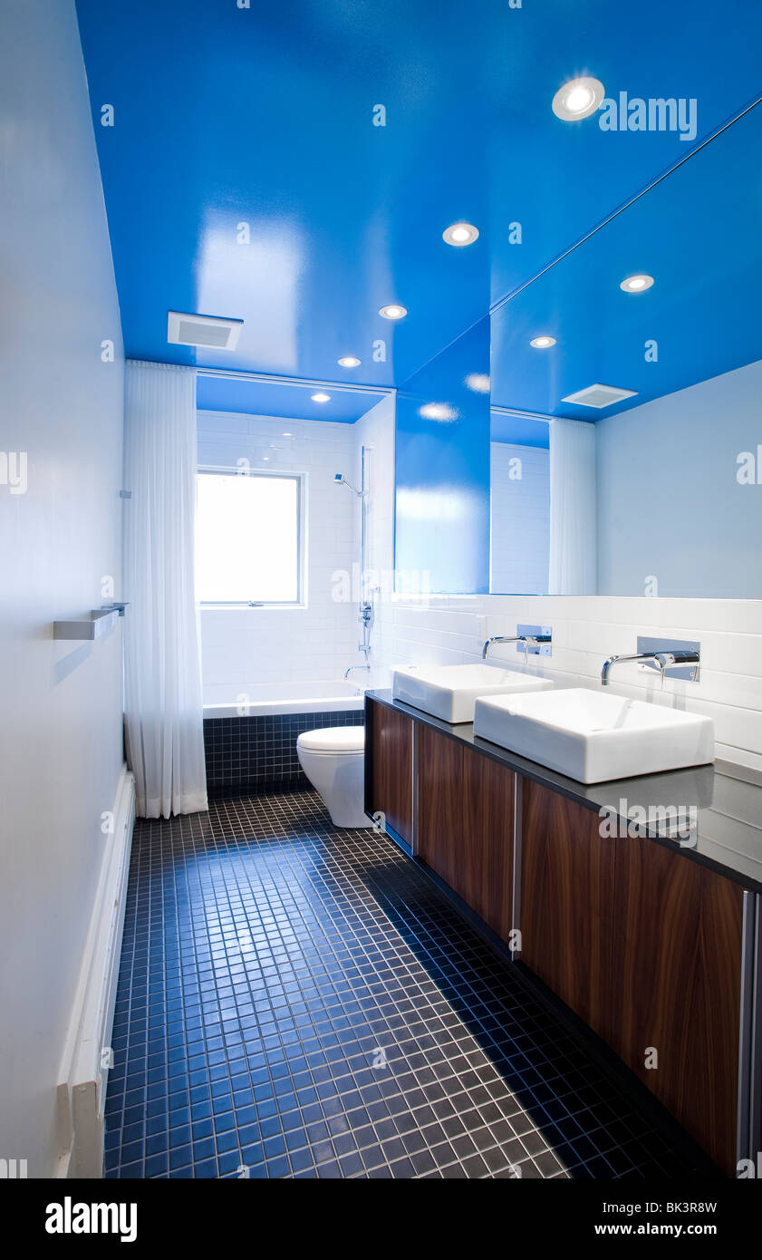 Moderno cuarto de baño Foto de stock