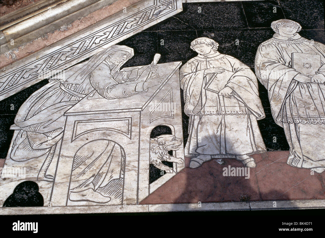 Incrustaciones de mármol en el piso de la catedral de Siena, Italia