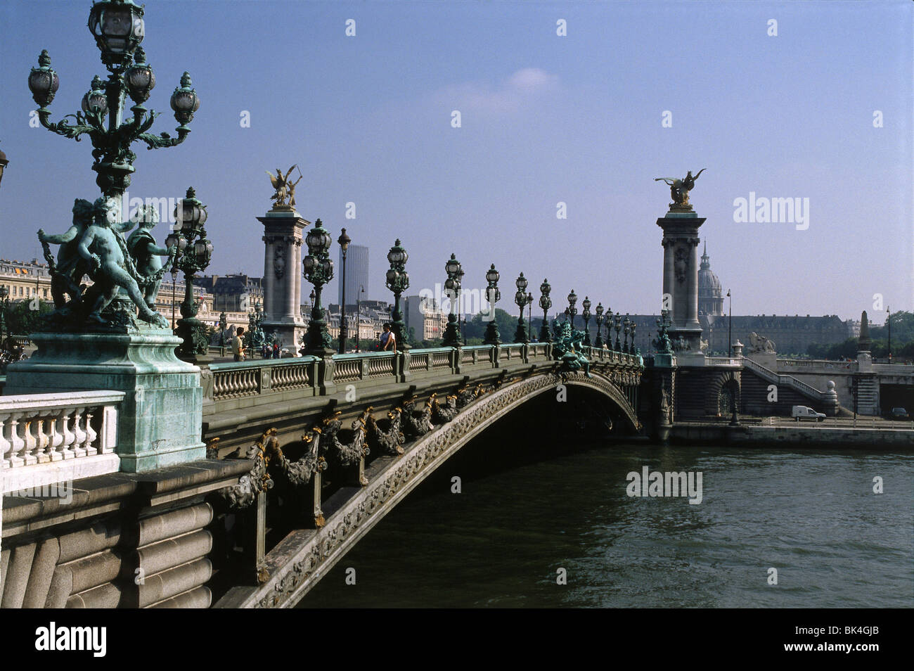 Puente El puente Alexandre III, París Foto de stock