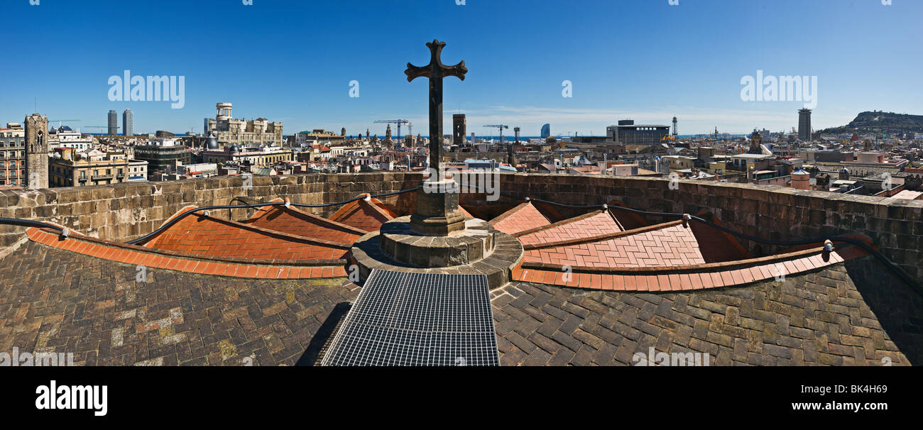 Vista panorámica de Barcelona desde la cubierta de la Catedral, Cataluña,  España Fotografía de stock - Alamy