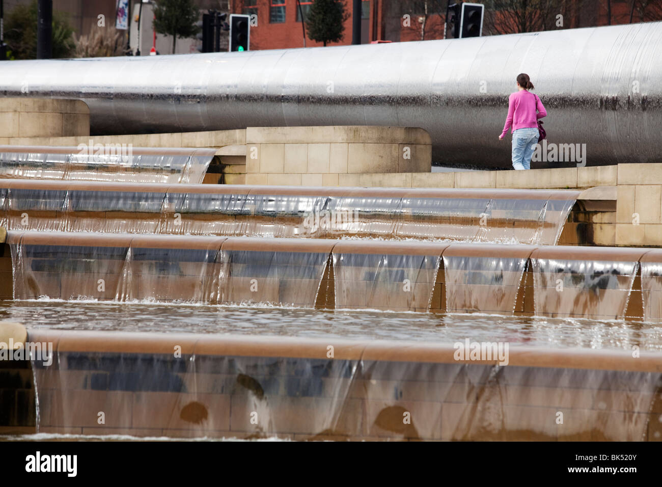 La característica del agua en gavilla Square, Sheffield, Reino Unido. Foto de stock