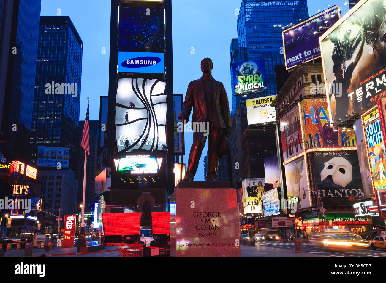 La estatua de George M. Cohan, compositor de dar mis recuerdos a Broadway, Times Square, NYC Foto de stock
