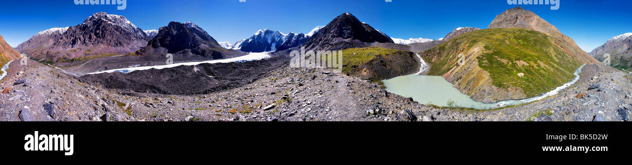 Vista panorámica del valle y masej masej roca - montañas de Altai en Rusia Foto de stock