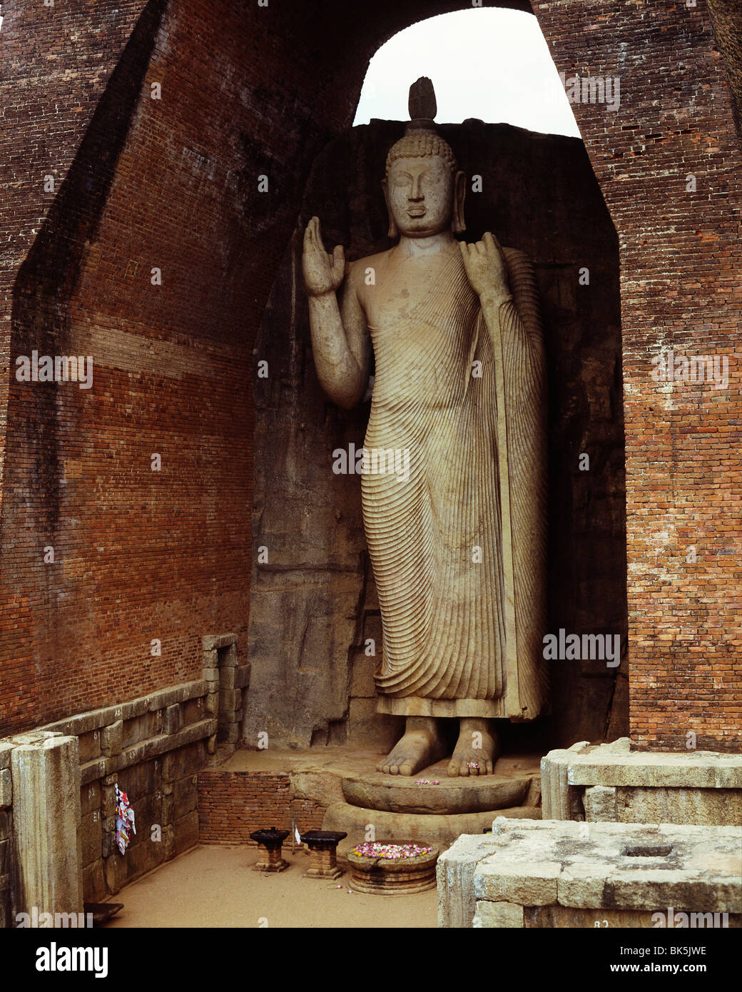 Estatua de Buda, Awkana Awkana, Sri Lanka, Asia Foto de stock