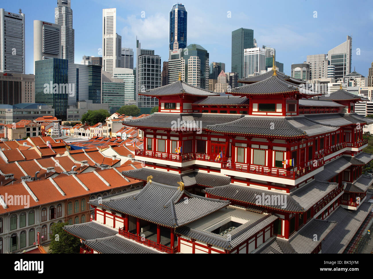 Vista de Chinatown con la Reliquia del Diente de Buda templo, Singapur, Sudeste de Asia, Asia Foto de stock