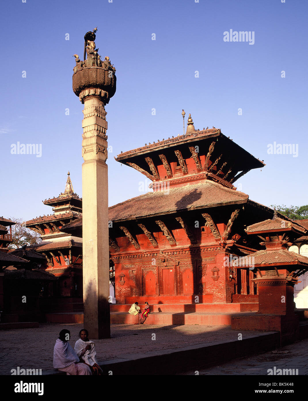 Edificio en la Plaza Durbar de Patan, Sitio del Patrimonio Mundial de la UNESCO, el Valle de Katmandú, Nepal, Asia Foto de stock