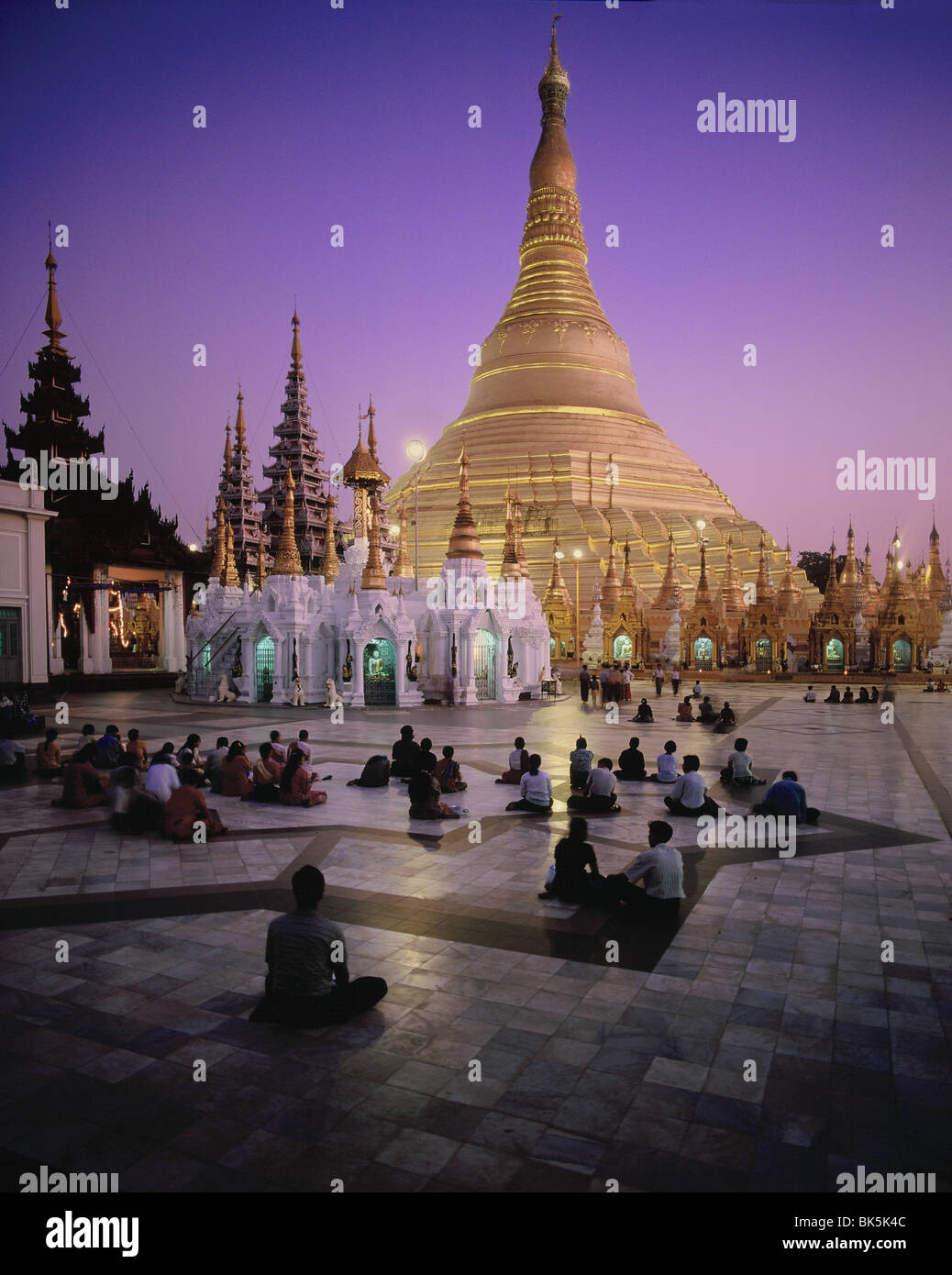 La Pagoda Shwedagon, en Yangon (Rangún), Myanmar (Birmania), Asia Foto de stock