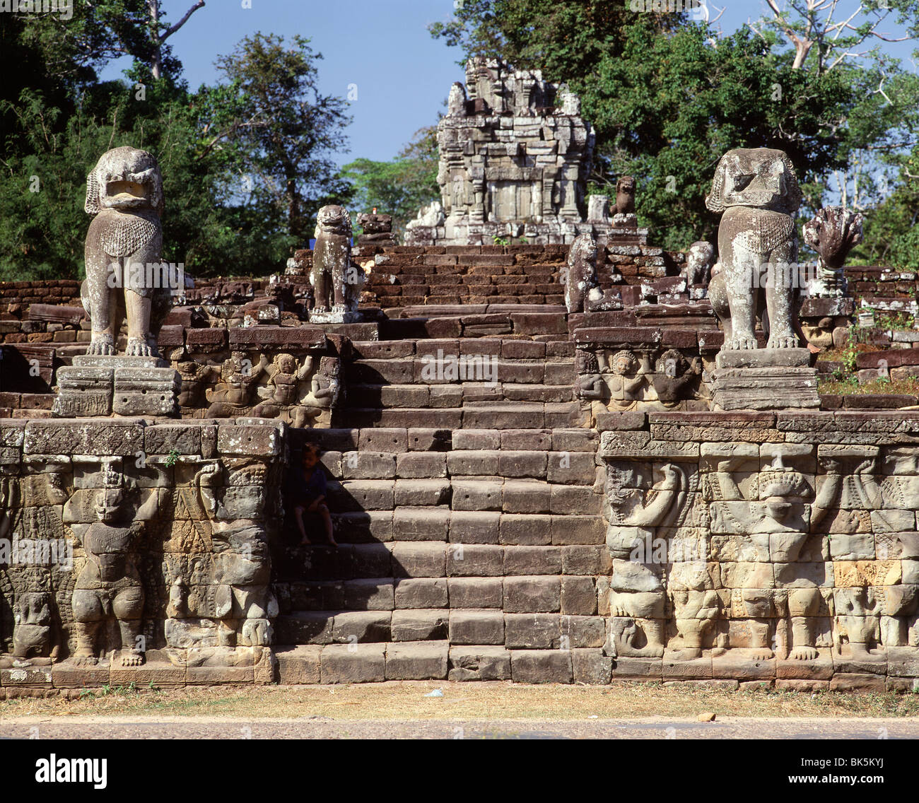 La terraza de elefantes de Palacio Real, Angkor Thom, Angkor, sitio del Patrimonio Mundial de la UNESCO, en Camboya, en Indochina, en el sudeste de Asia, Asia Foto de stock