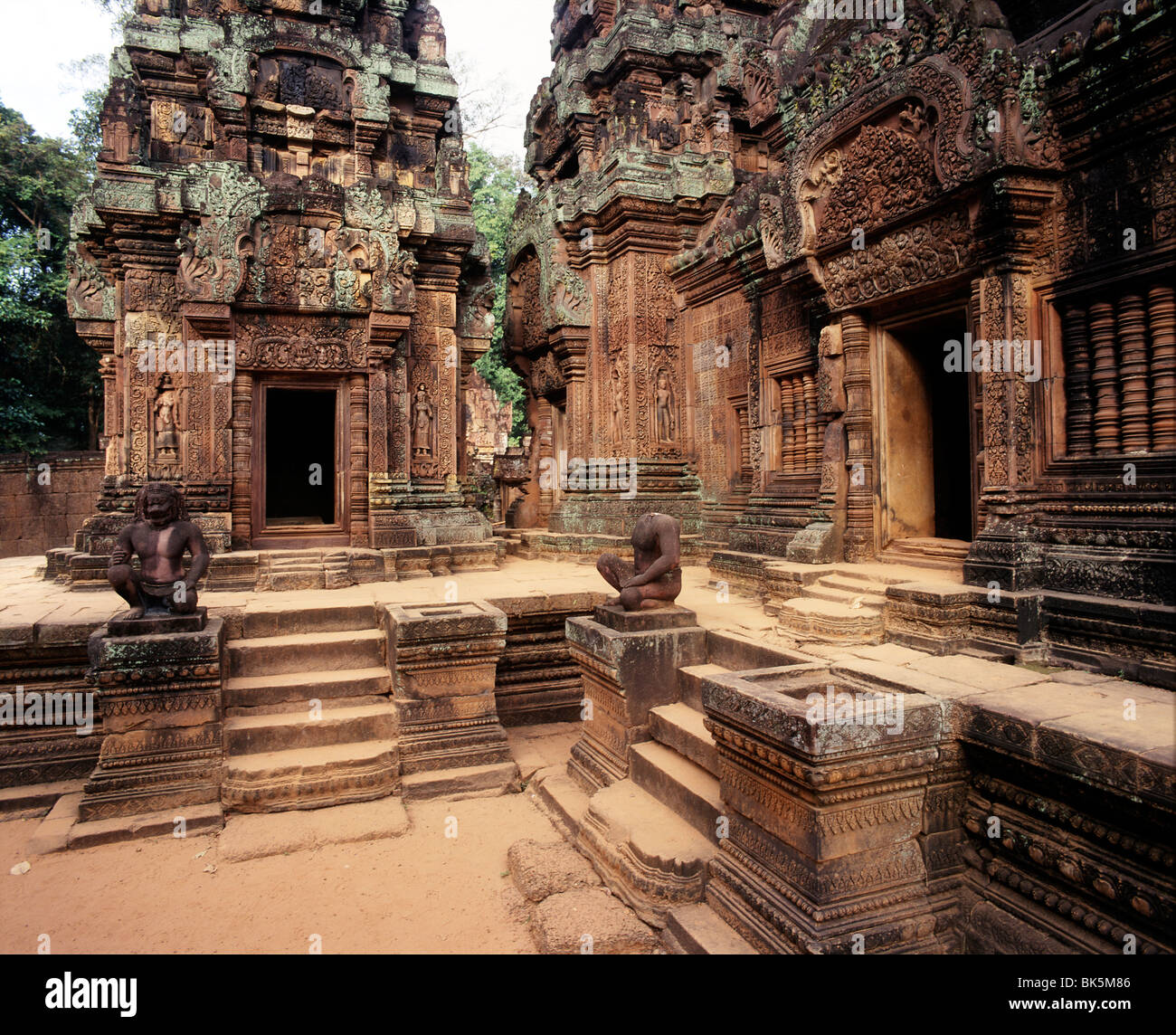 Banteay Srei, que datan de la segunda mitad del siglo 10, Angkor, sitio del Patrimonio Mundial de la UNESCO, Camboya Foto de stock