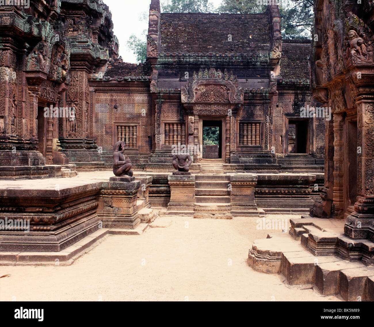 Banteay Srei, que datan de la segunda mitad del siglo 10, Angkor, sitio del Patrimonio Mundial de la UNESCO, Camboya Foto de stock