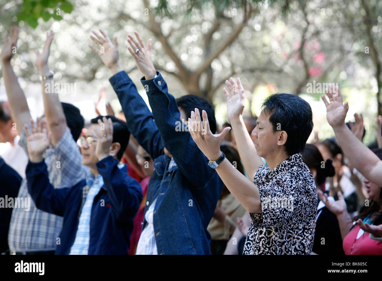 Los protestantes evangélicos orando en Jerusalén Garden Tomb, Jerusalem, Israel, Oriente Medio Foto de stock