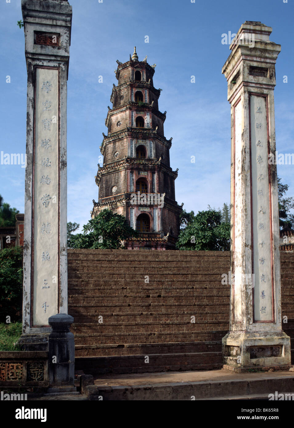 La Pagoda de Thien Mu, Sitio del Patrimonio Mundial de la UNESCO, Hue, Vietnam, Indochina, en el sudeste de Asia, Asia Foto de stock