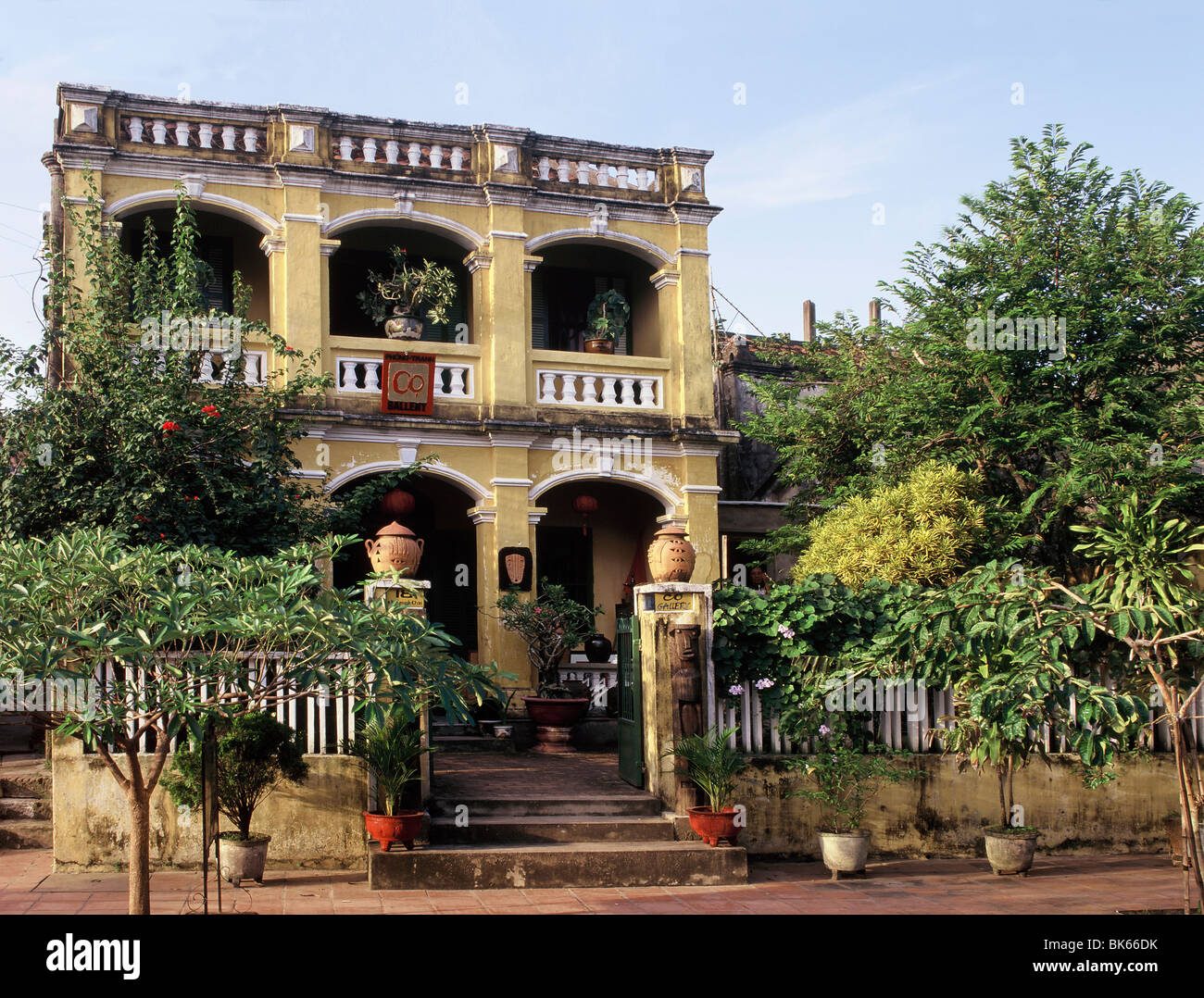 El exterior de una casa de China con la influencia francesa en Hoi An, Vietnam, Indochina, en el sudeste de Asia, Asia&#10, Foto de stock