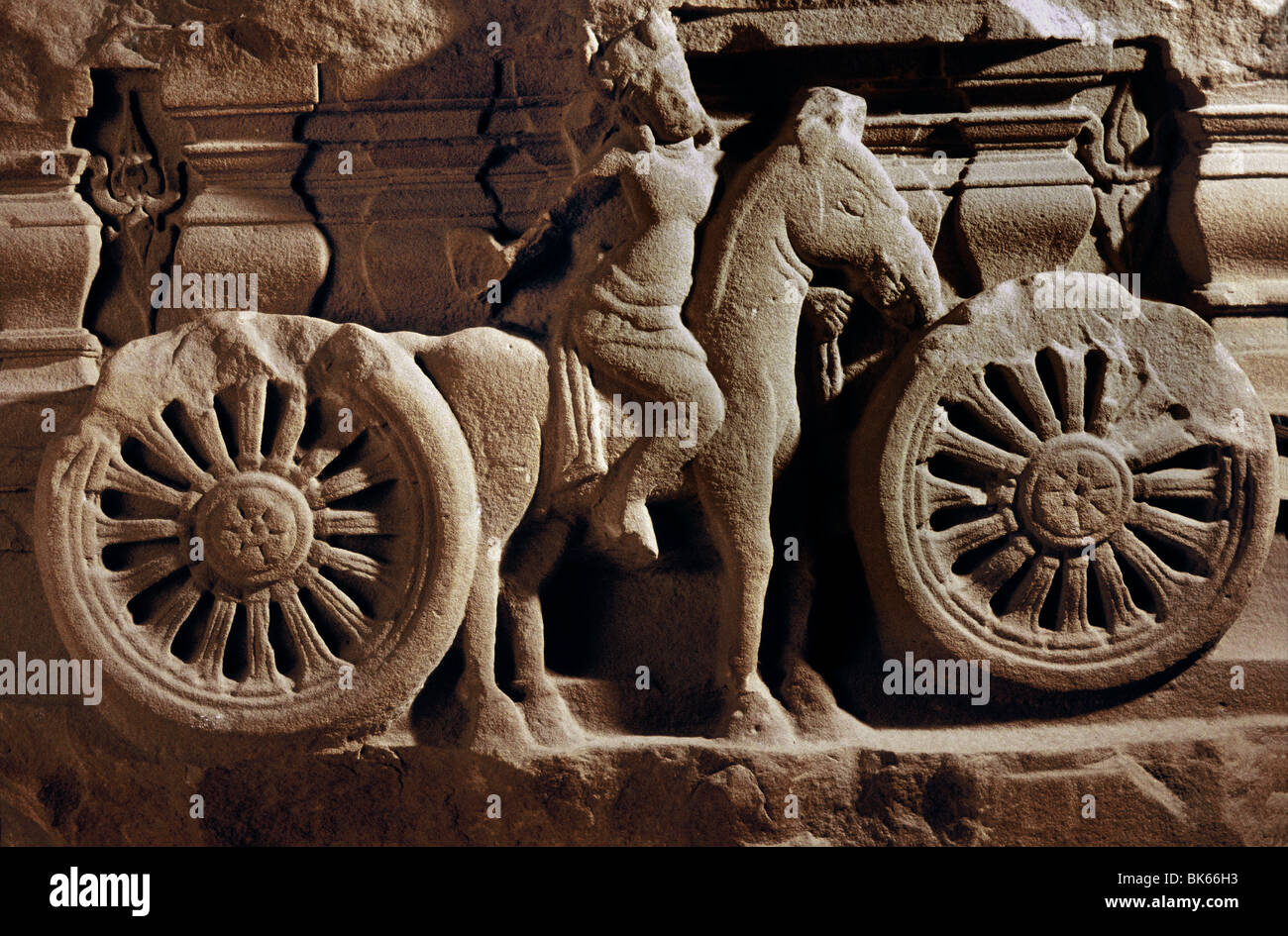 Jinete y chariot, fragmento de pedestal, arenisca, desde mi Khuong, Museo de Da Nang, Vietnam, Indochina, en el sudeste de Asia, Asia Foto de stock