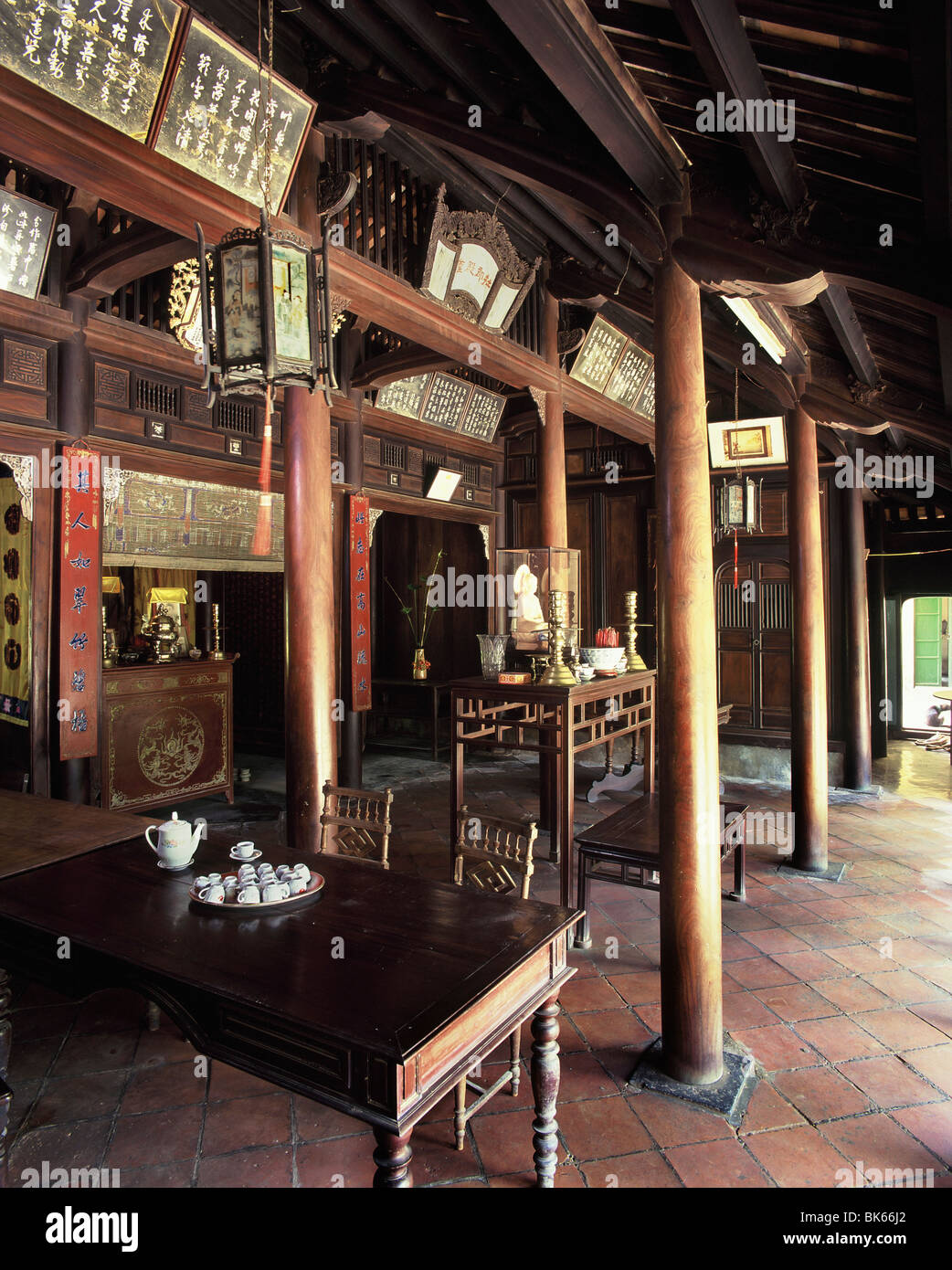 Antepasados altar, una Hien Garden House en Hue, Vietnam, Indochina, en el sudeste de Asia, Asia Foto de stock
