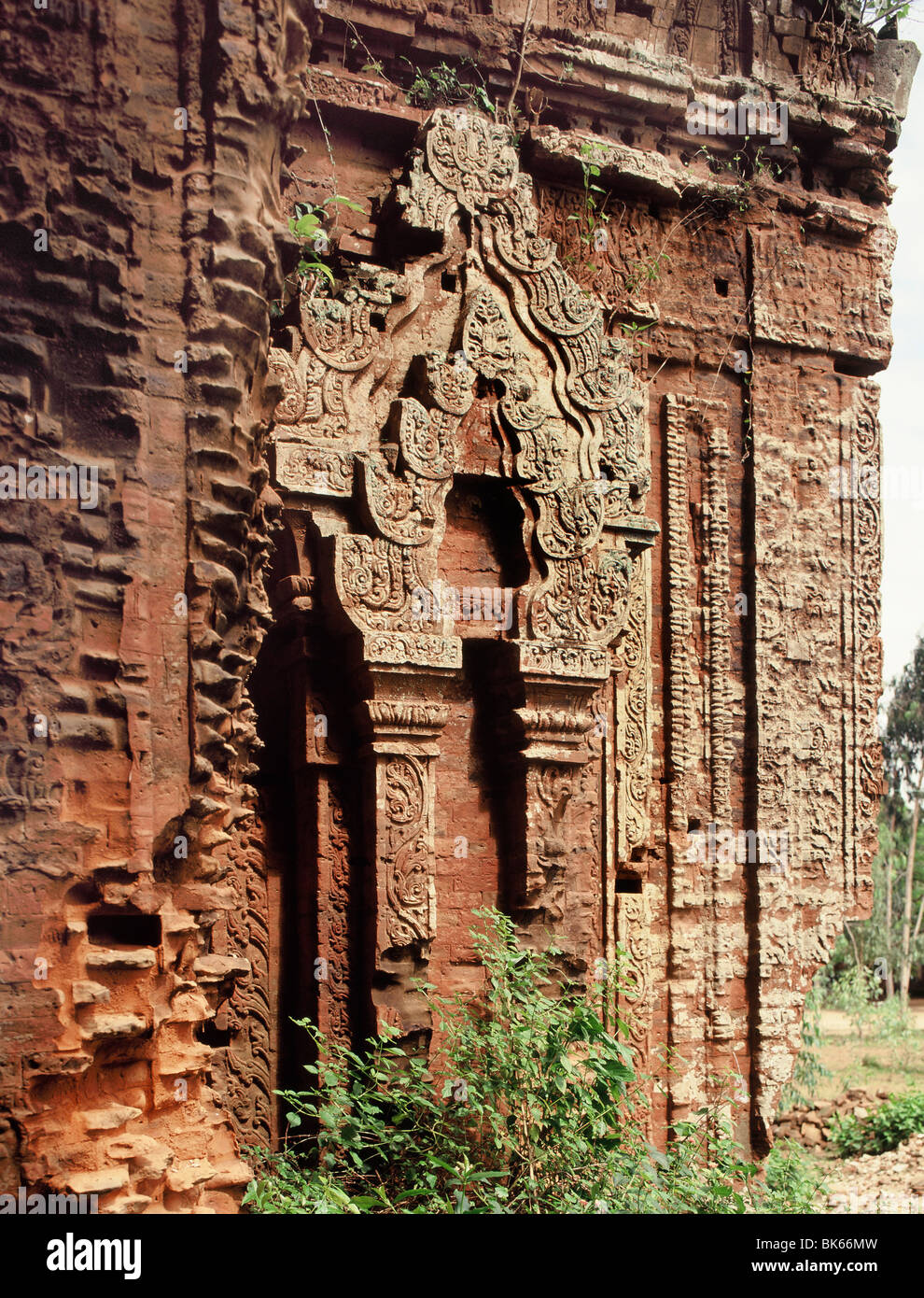 Ruinas del santuario hindú Quong Cham de mi, que datan desde el siglo 10, la provincia de Da Nang, Vietnam Foto de stock