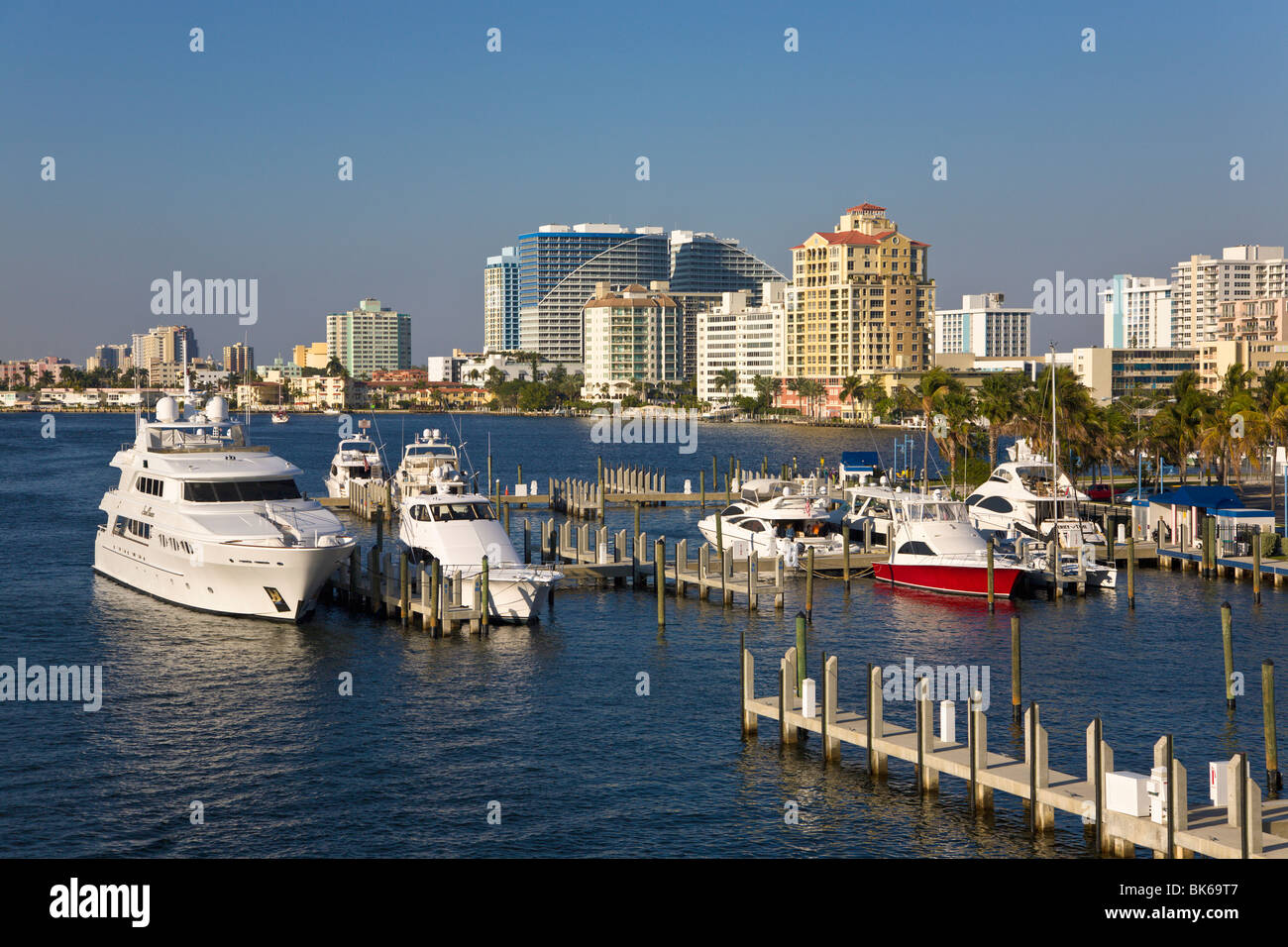 Apartamentos y marina, "Las Olas", Fort Lauderdale, Florida, EE.UU. Foto de stock