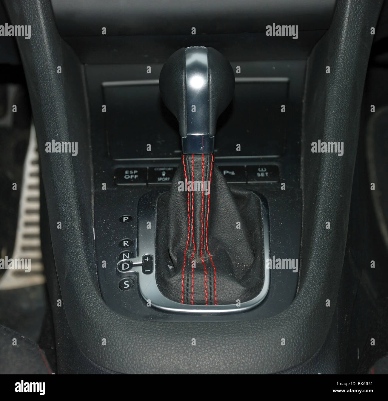 Ejercer Petrificar menta Volkswagen Golf GTI VI DSG - 2009 - caja de velocidades automática, Caja de  Cambio Directo, transmisión automática de doble embrague Fotografía de  stock - Alamy