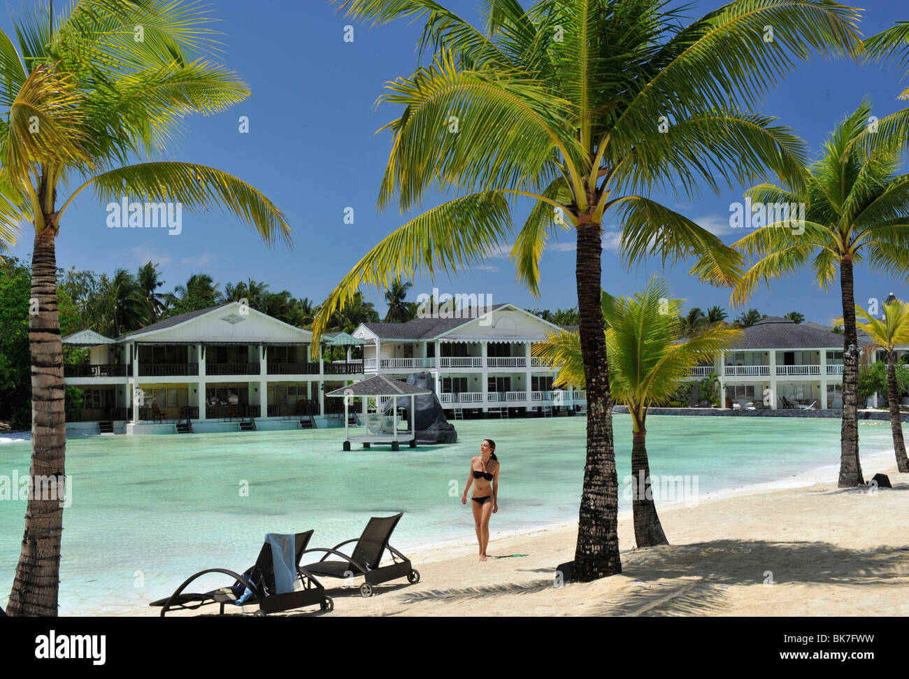 Chica en la piscina en Plantation Bay Resort en Cebú, Filipinas, el sudeste de Asia, Asia&#10, Foto de stock