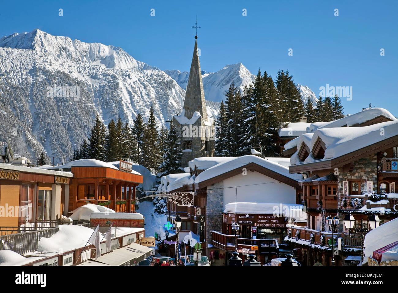 Courchevel 1850 estación de esquí en los Tres Valles (Les Trois Vallees), Savoie, Alpes franceses, Francia, Europa Foto de stock