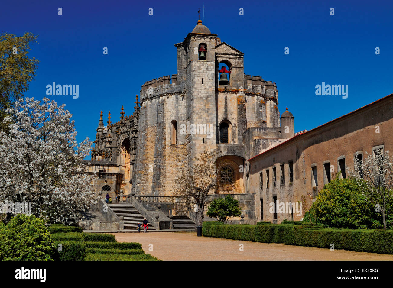 Portugal, Tomar: antigua iglesia templaria y el Convento de la Orden de Cristo Foto de stock