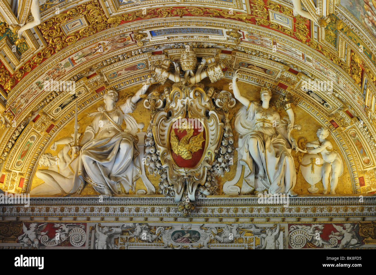 El techo, la Galería de los mapas, los Museos del Vaticano, centro histórico de la ciudad, Ciudad del Vaticano, Italia, Europa Foto de stock