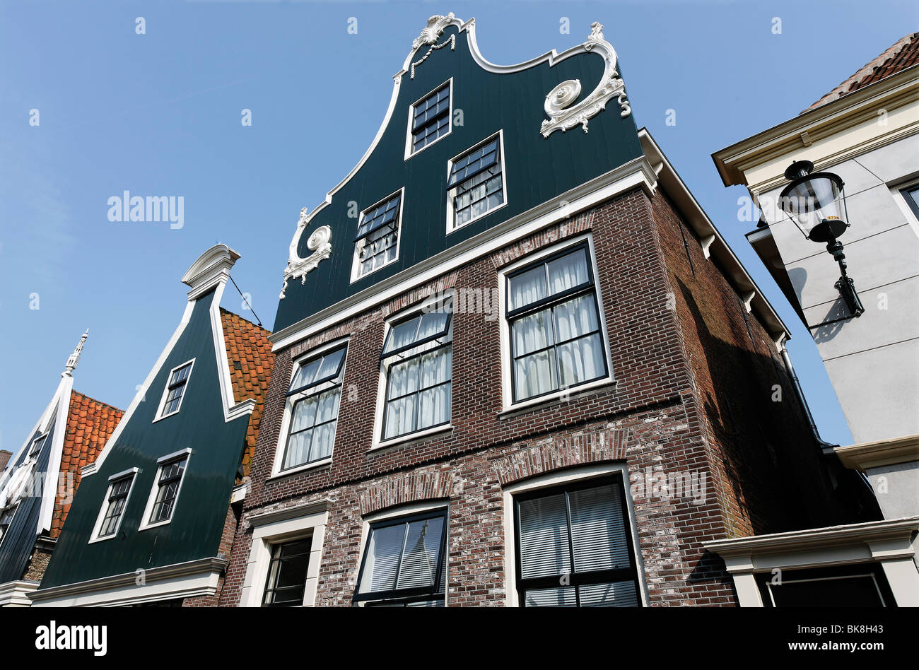 Las casas del siglo XVII, la ciudad histórica de Rijp cerca de Alkmaar, en la provincia de Holanda Septentrional, Holanda, Europa Foto de stock