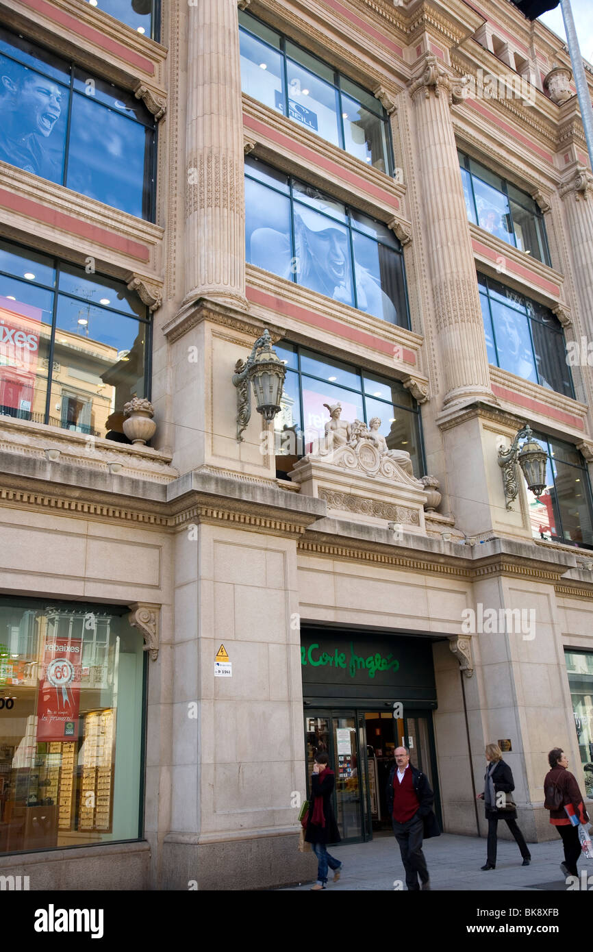 El Corte Inglés Store en la Avinguda del Portal de l'Angel en Barcelona  Fotografía de stock - Alamy