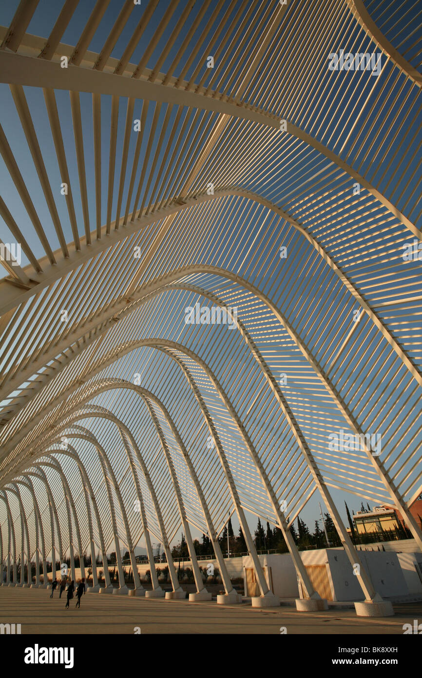 El ágora de Calatrava, la entrada principal del Centro Deportivo Olímpico de Atenas, Grecia. Foto de stock