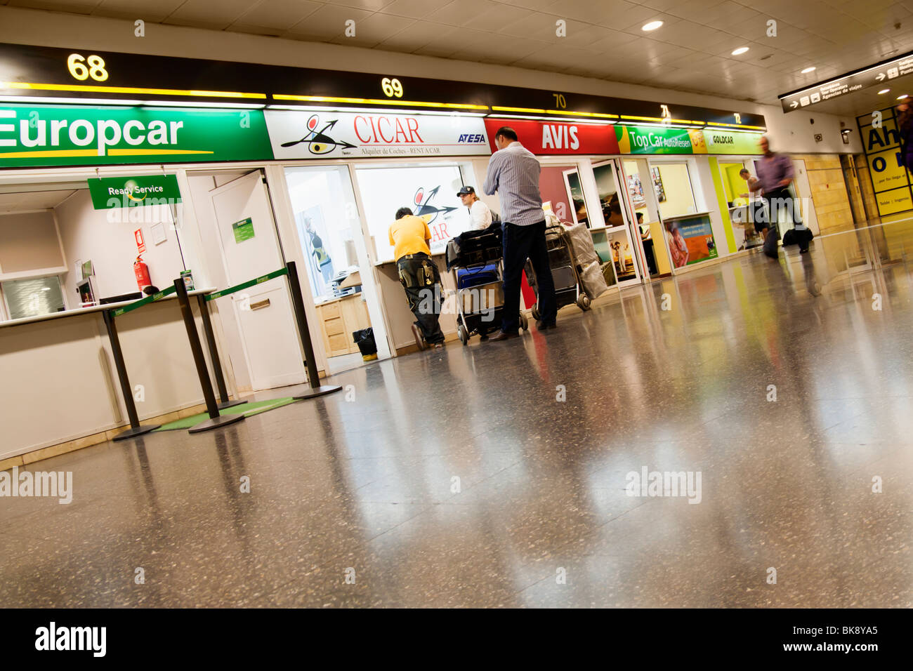 Aeropuerto coches de alquiler de oficinas en Gran Canaria Fotografía de  stock - Alamy