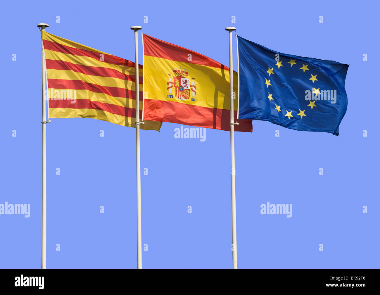 Catalán, Español, Banderas De La UE Sobre El Aleteo De Barcelona Fotos,  retratos, imágenes y fotografía de archivo libres de derecho. Image 70674008
